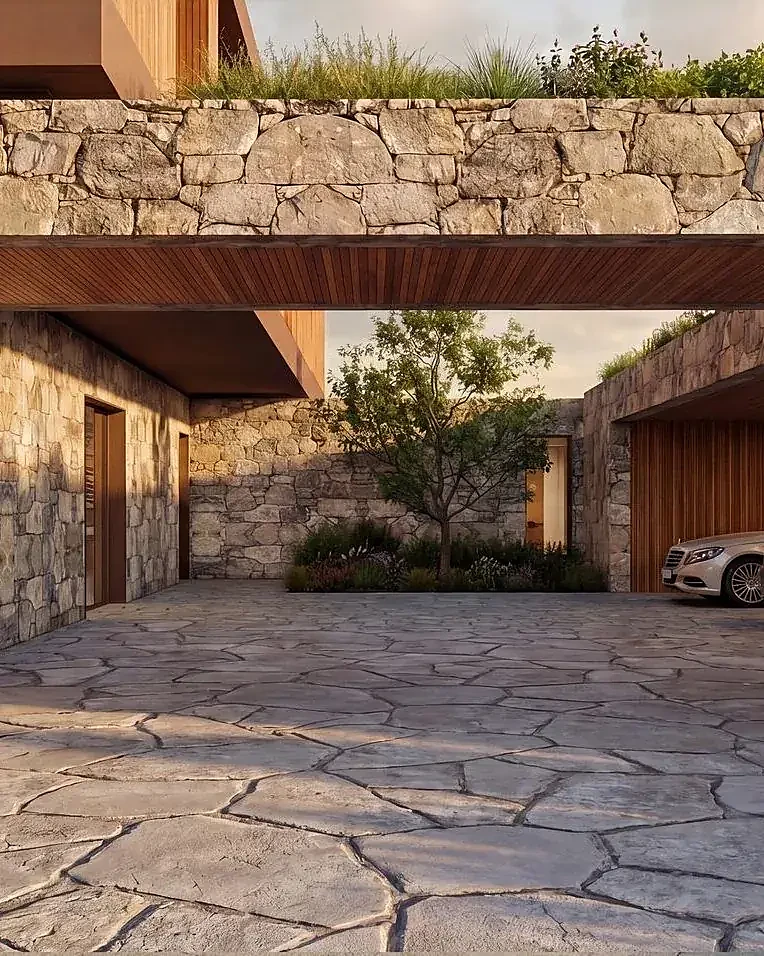 A pedra e a estrutura da obra em construção